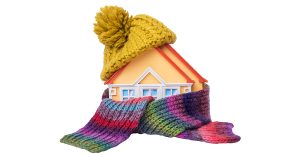 Eine Collage aus einem Haus, das Mütze und Schal trägt - Energiekosten sparen